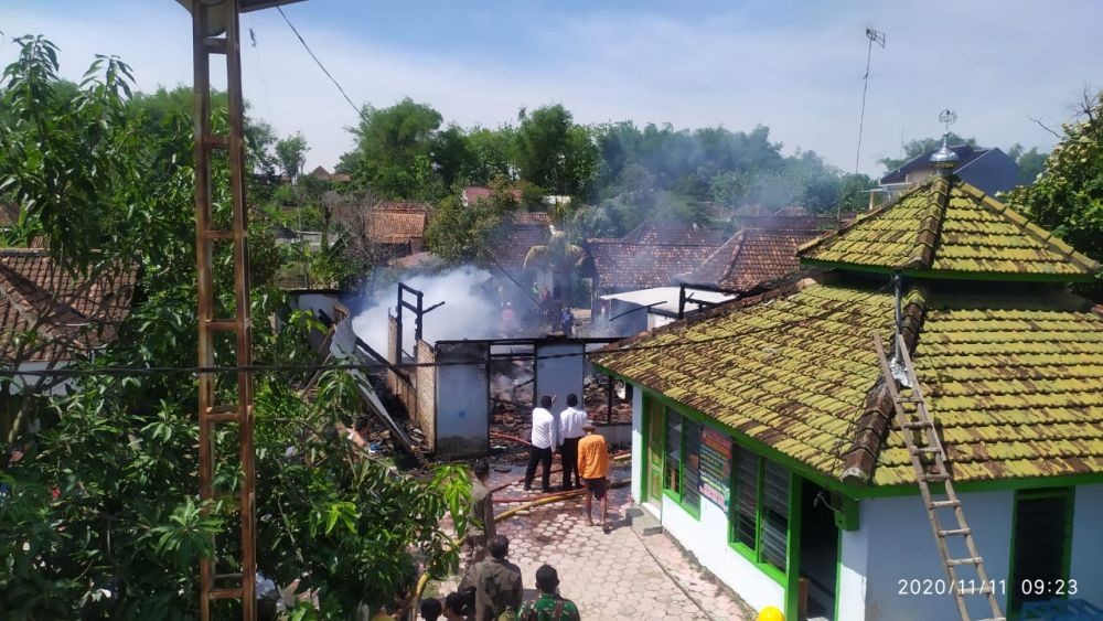 Korsleting Listrik, Empat Rumah Warga Bojonegoro Ludes Terbakar 