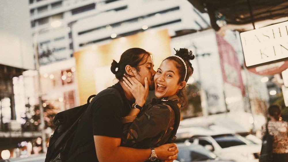 9 Artis yang Berpasangan dengan Orang Sumut, Keras tapi Romantis!