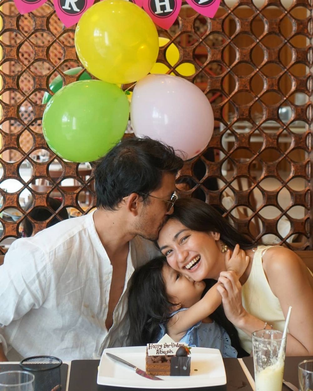 9 Artis yang Berpasangan dengan Orang Sumut, Keras tapi Romantis!