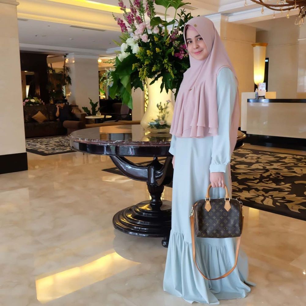 Kece dan Modis, 7 Inspirasi Baju Muslim Rancangan Risty Tagor