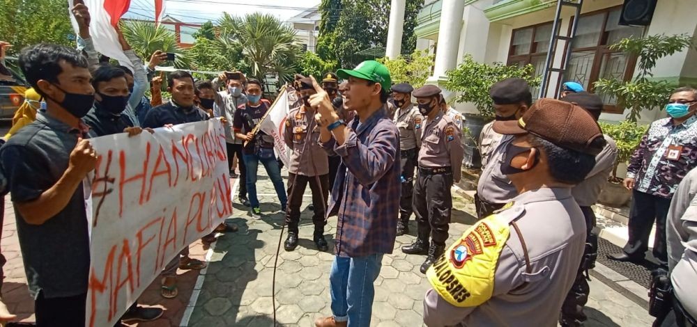 Demo Buruh dan Petani Warnai Hari Jadi Kabupaten Tuban