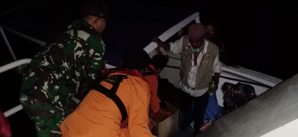 Ambulans Laut Bocor, Rombongan Tenaga Medis di Makassar Dievakuasi
