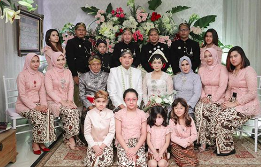 Buka-bukaan, 9 Kemesraan Tata Janeeta & Raden Brotoseno Usai Menikah