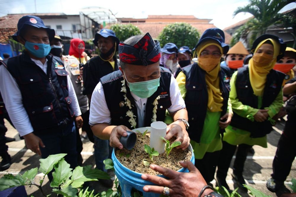 Jaga Kelestarian Lingkungan, Pemkot Bandung Tanam 21.600 Bibit Pohon
