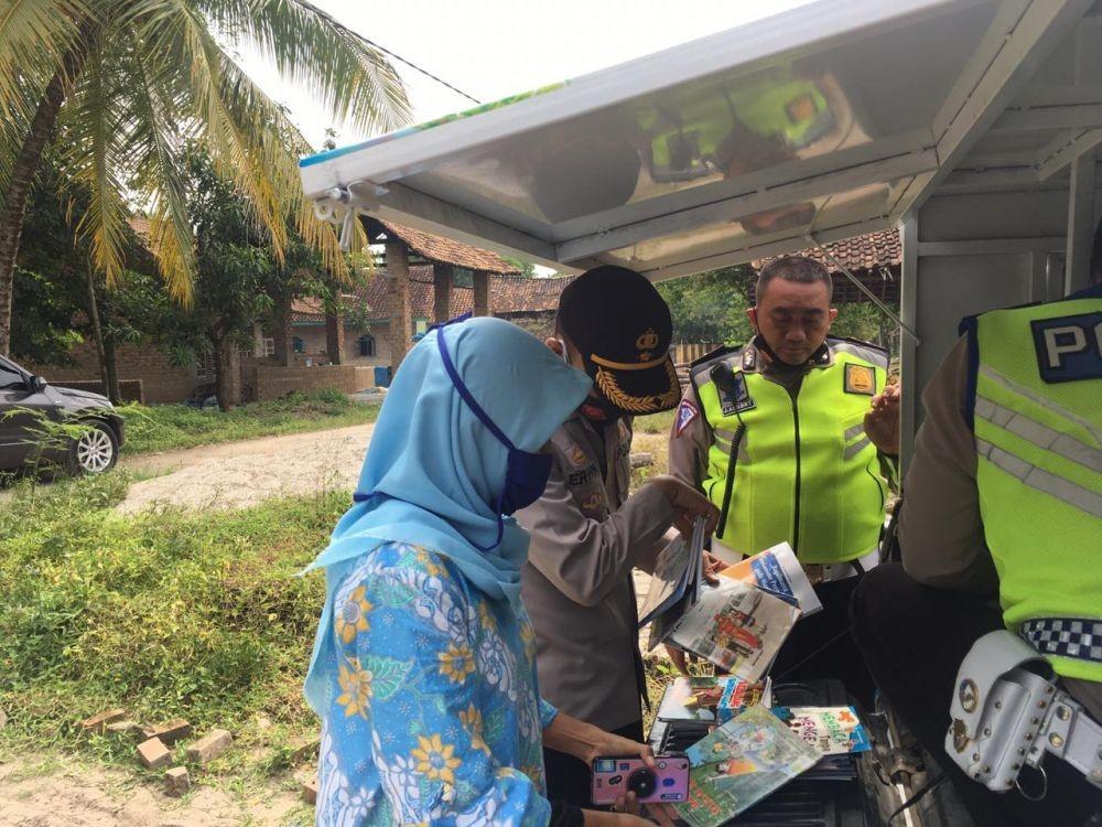 Polisi OKUT Modifikasi Mobil Gratis Internet untuk Pelajar di Pelosok