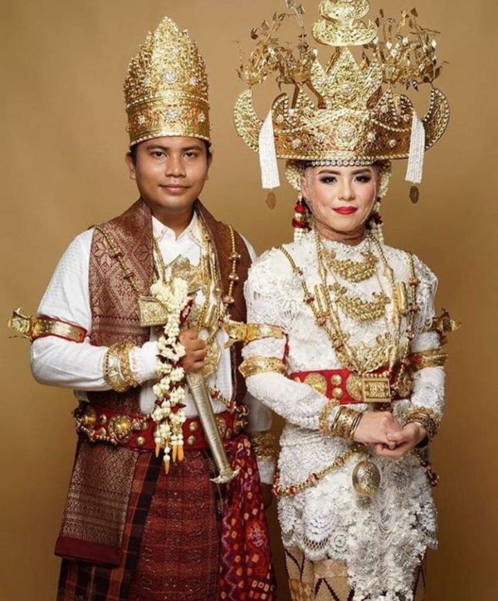 Mengenal Perbedaan Pakaian Adat Pengantin Lampung Pepadun And Sai Batin