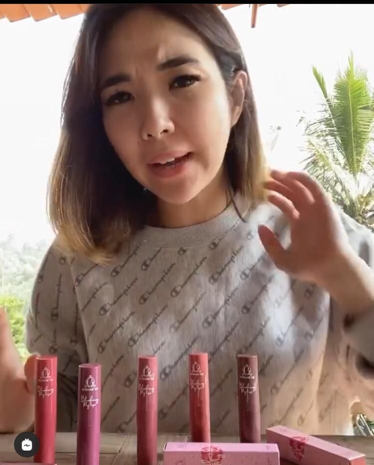 Natural Abis, 10 Penampilan Cetar Gisel Tanpa Makeup