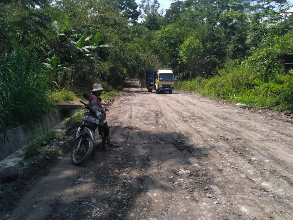 Jalur Evakuasi Warga Lereng Merapi Rusak BPBD Sleman Kebut Perbaikan  