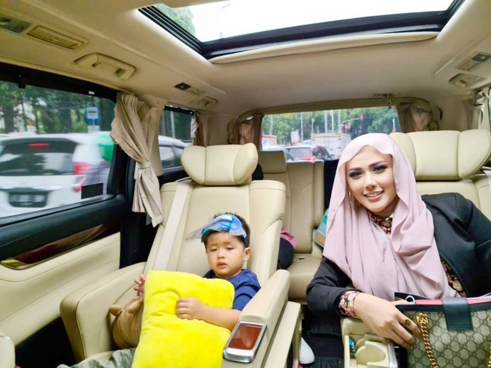 Bebas dari Penjara, 9 Potret Rey Utami yang Makin Religius Nih