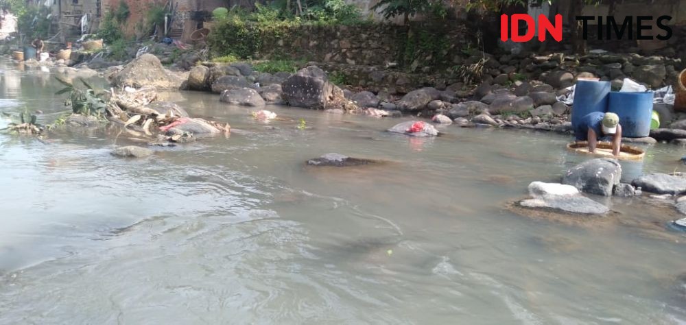 Gak Nyangka, Warga Bandar Lampung Masih Ada BAB di Sungai 