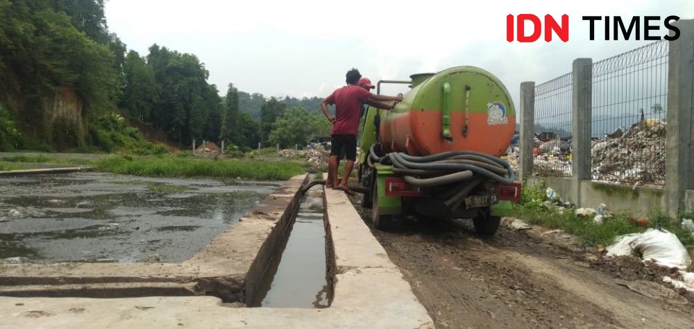 Gak Nyangka, Warga Bandar Lampung Masih Ada BAB di Sungai 