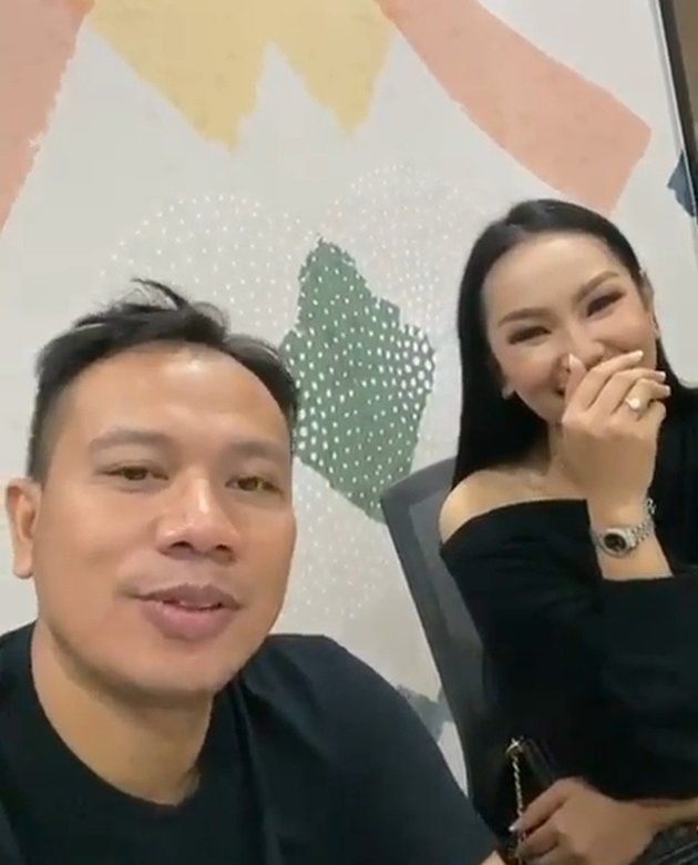 10 Potret Kedekatan Vicky Prasetyo dan Kalina Ocktaranny, Makin Mesra