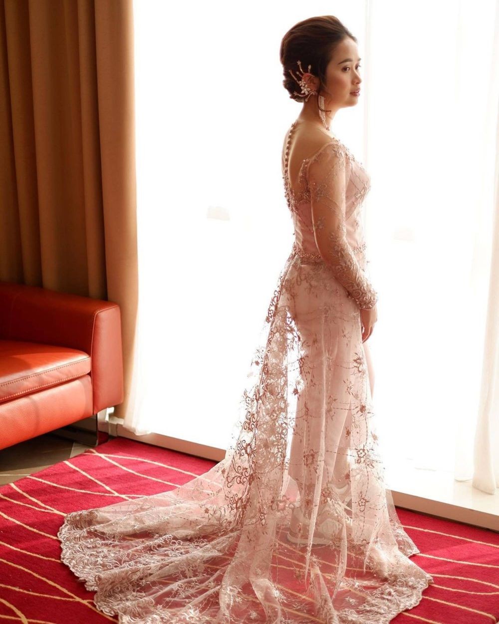 Anggun, 10 Potret Gritte Agatha dengan Dress di Pernikahan Kakak