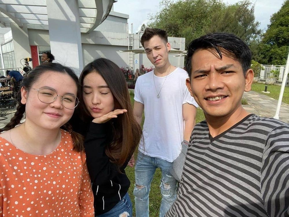 10 Potret Natasha Wilona-The Junas Monkey, Dekat di Balik Layar Juga!
