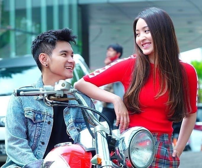 10 Potret Natasha Wilona-The Junas Monkey, Dekat di Balik Layar Juga!