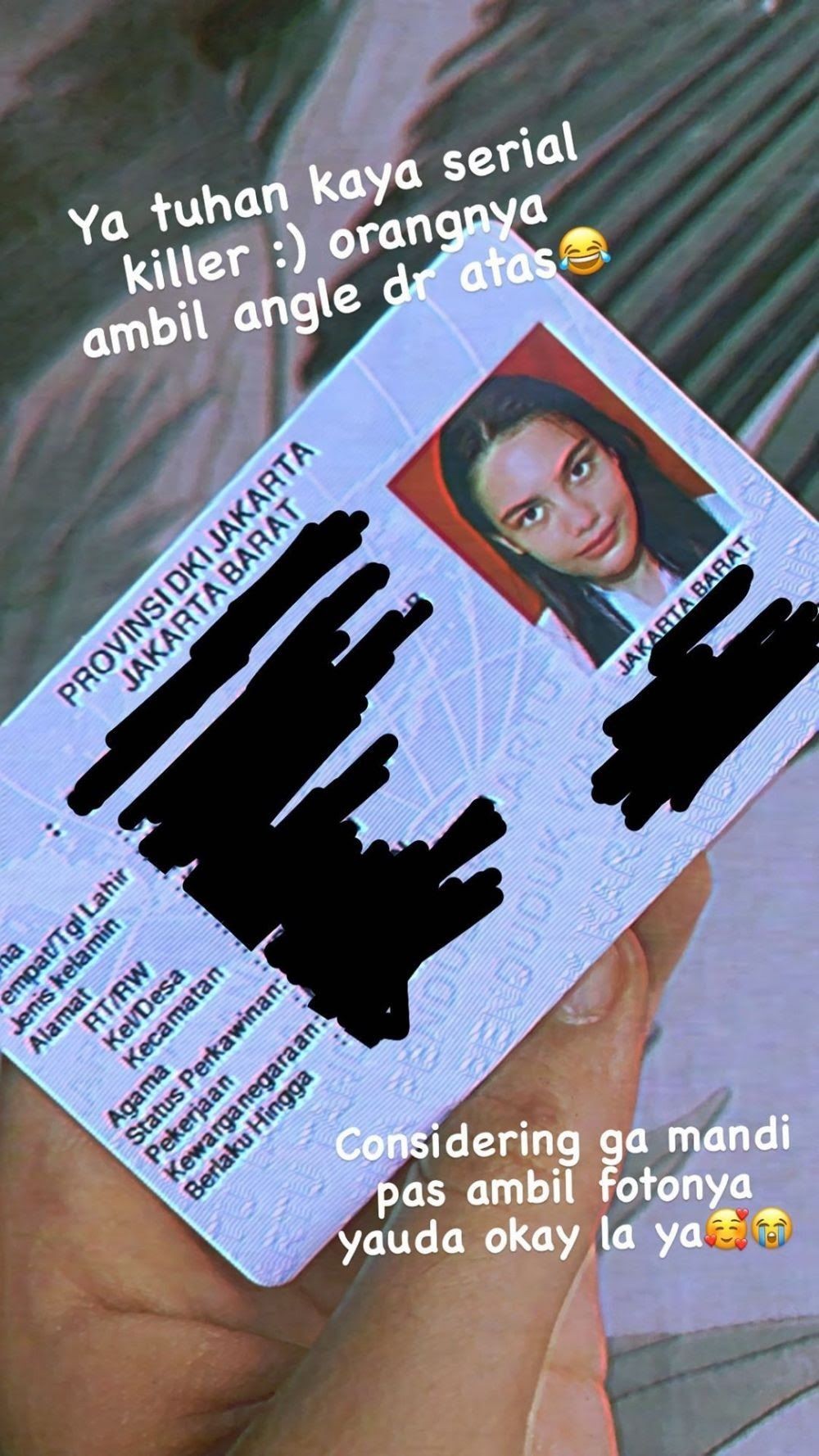 Intip 9 Foto Artis di KTP dan SIM, Siapa yang Paling Kece?