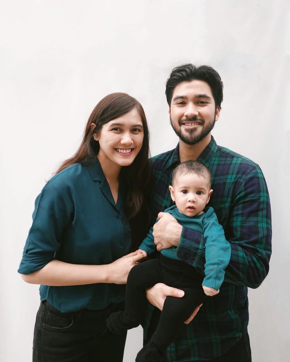 Dua Tahun Bersama, 10 Foto Seru Annissa Soebandono dan Suami