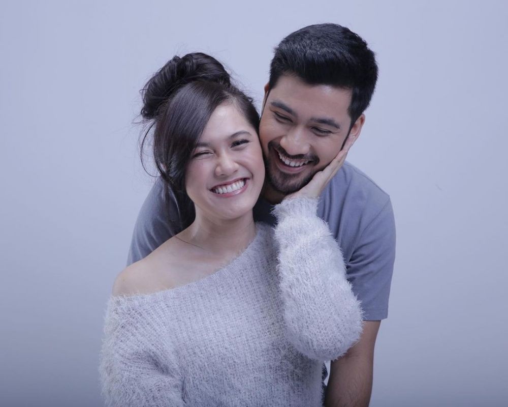 Dua Tahun Bersama, 10 Foto Seru Annissa Soebandono dan Suami