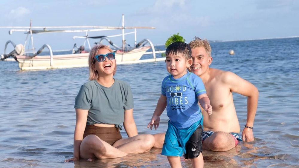 10 Potret Keseruan Tya Ariestya dan Keluarga Liburan 10 Hari di Bali