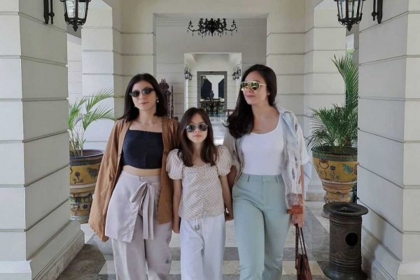 Hits Abis! 9 Potret Kompak Shaloom Razade, Adik, dan Wulan Guritno