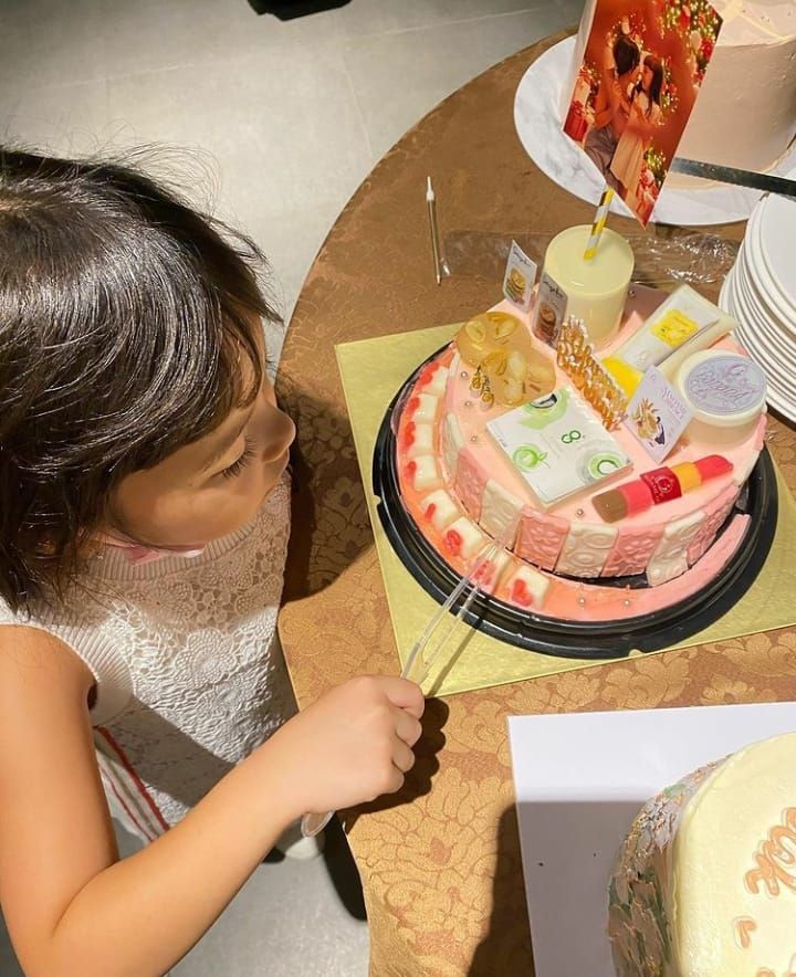 Potret Seru Pesta Ulang Tahun Gisel, Dapat Hadiah Kejutan dari Wijin