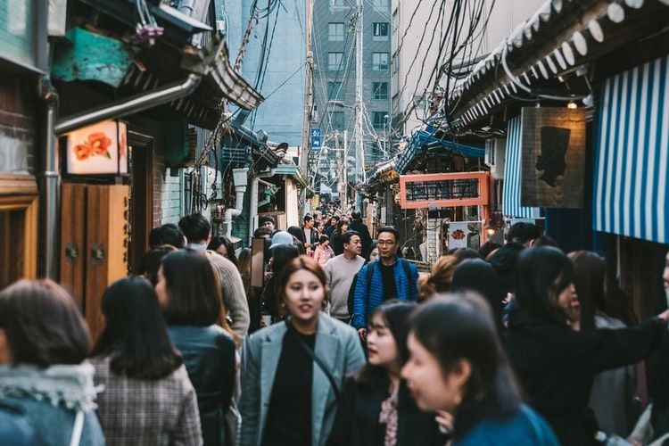 10 Kebiasaan Warga Jakarta Ini Ternyata Aneh di Mata Turis Korea