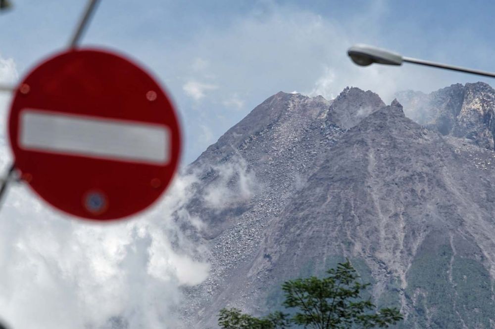 Merapi Sepekan Terakhir: Guguran Teramati hingga Runtuhnya Kubah Lava