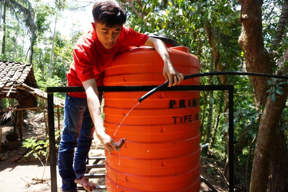 PMI Siapkan Tandon Air Bersih untuk Korban Semeru  