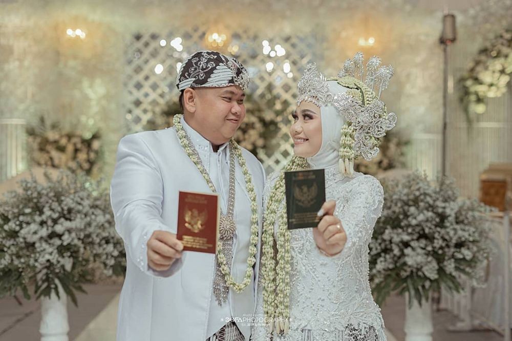 10 Momen Pernikahan Lolox Si Ucok Insya Allah Surga, Ada Cium Tangan