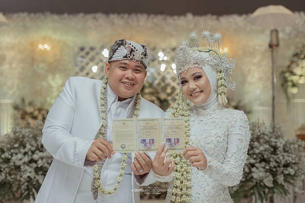 10 Momen Pernikahan Lolox Si Ucok Insya Allah Surga, Ada Cium Tangan