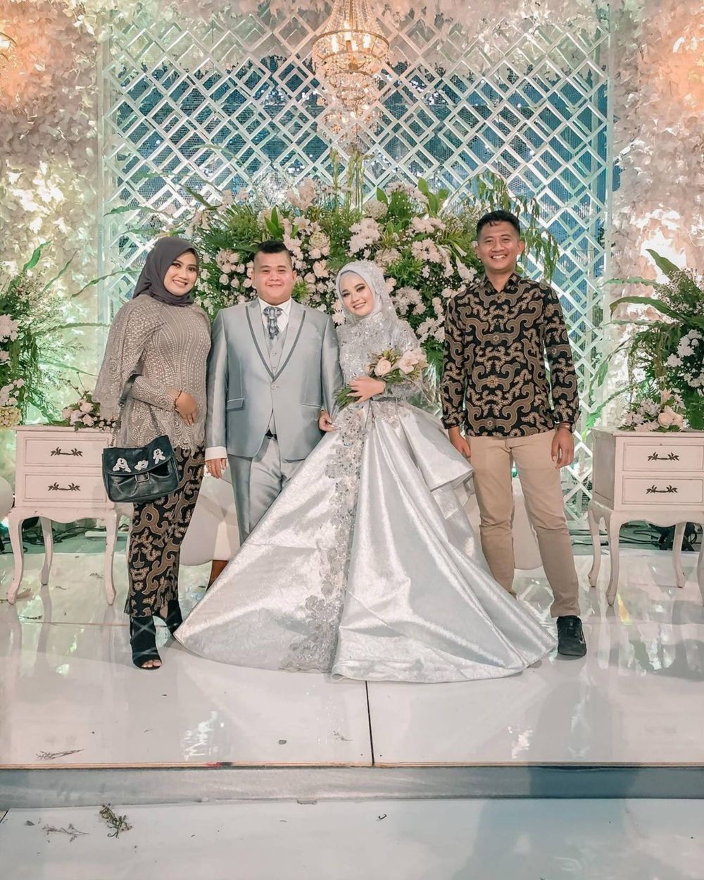10 Momen Pernikahan Lolox Si Ucok Insya Allah Surga, Ada Cium Tangan