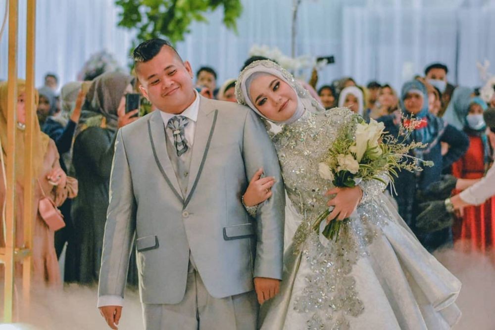 10 Momen Pernikahan Lolox Si Ucok Insya Allah Surga, Ada Cium Tangan
