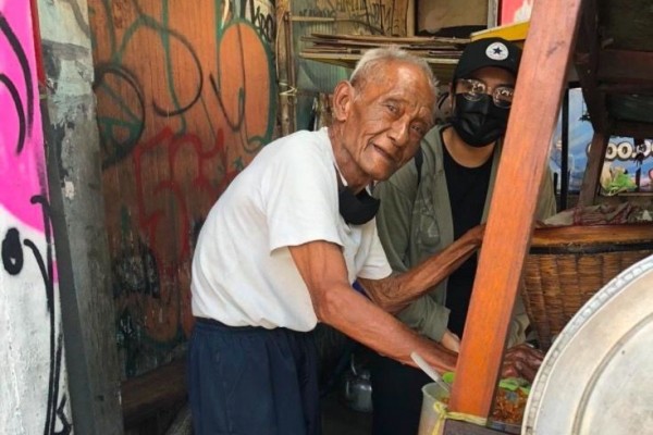 Semangat Kakek 93 Tahun Penjual Soto di Yogyakarta Bikin Kagum Netizen