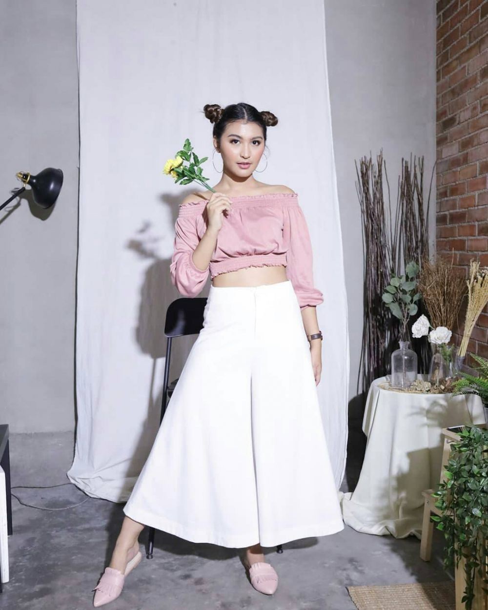 Layak Jadi Inspirasi, Tengok 9 OOTD Mentari Novel yang Kekinian Banget