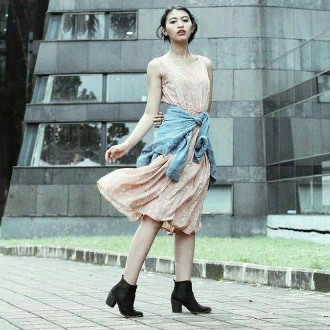 Layak Jadi Inspirasi, Tengok 9 OOTD Mentari Novel yang Kekinian Banget