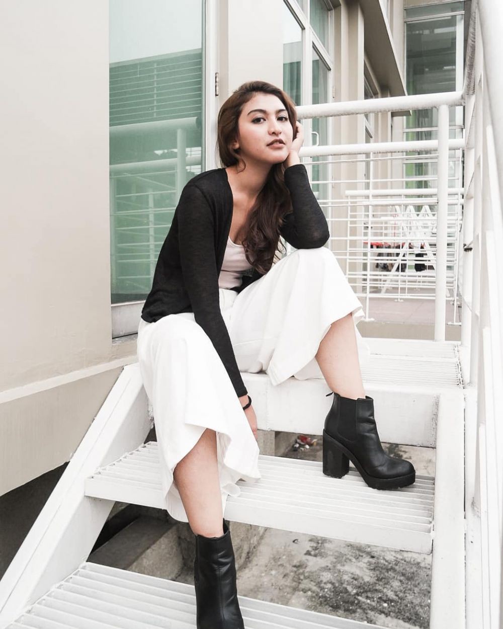 Layak Jadi Inspirasi, Tengok 9 OOTD Mentari Novel yang Kekinian Banget