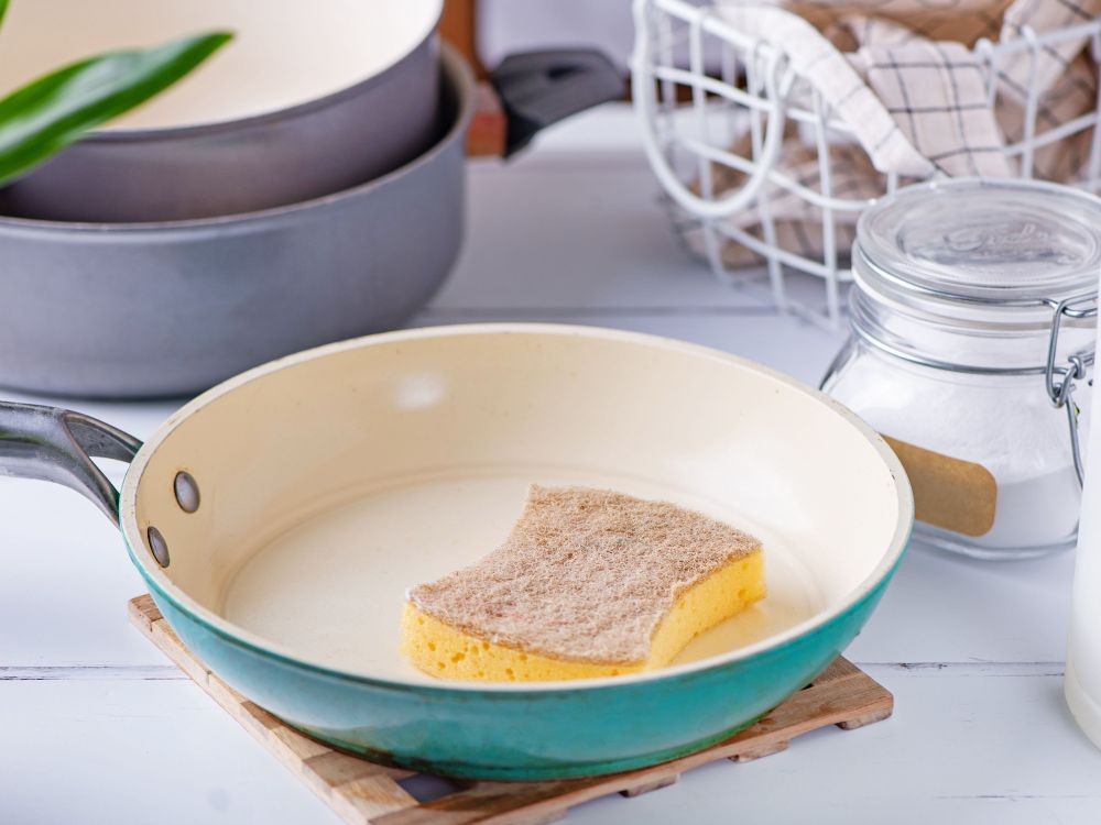 10 Cara Membersihkan Alat  Dapur  Bahan  Keramik Jadi Mengilap