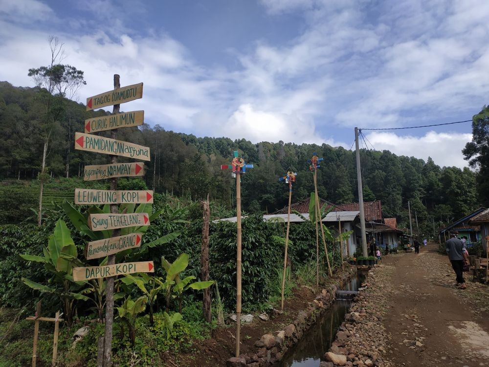 Berwisata ke Stamplat Girang, Kampung Tersembunyi di Lembah Indragiri