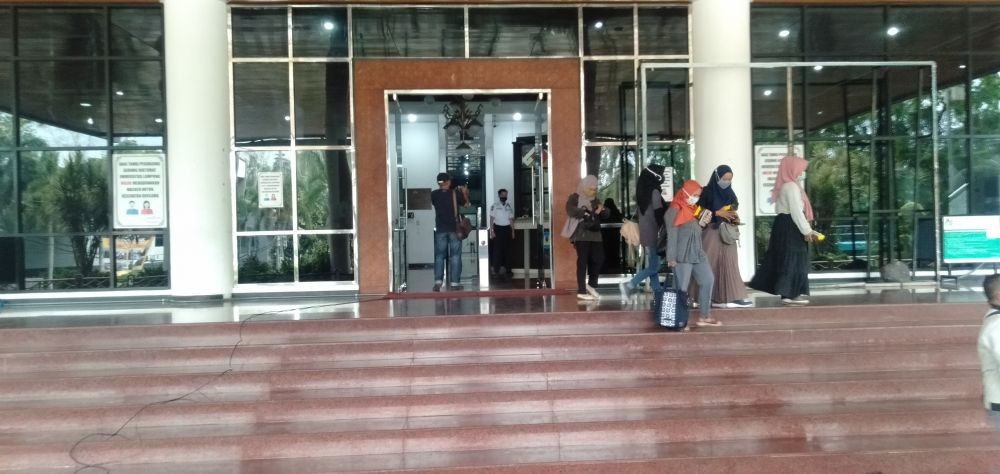 Universitas Lampung Lockdown! Imbas Vaksinasi Massal di GSG Unila? 