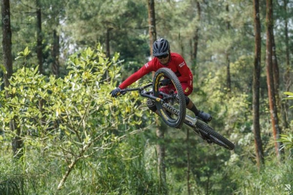 Tips Memilih Sepeda Downhill, Jangan Kaget Melihat Harganya Ya!