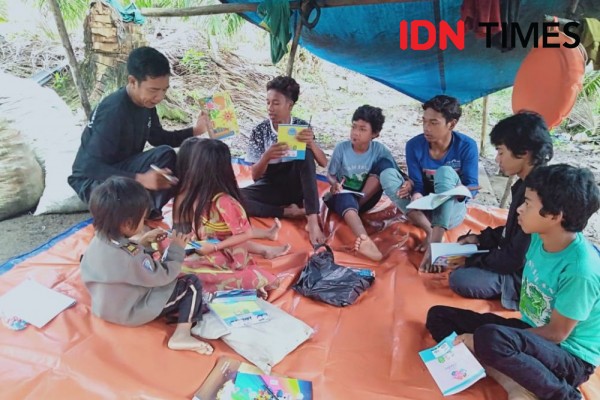 Cerita Gentar Mengajar Suku Anak Dalam: Kami Tak Mau Dibodohi Lagi