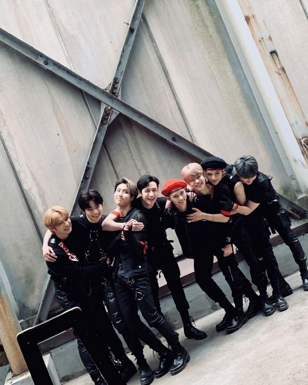 10 Potret Hangat Stray Kids, Grup KPop yang Dipilih Majalah TIME
