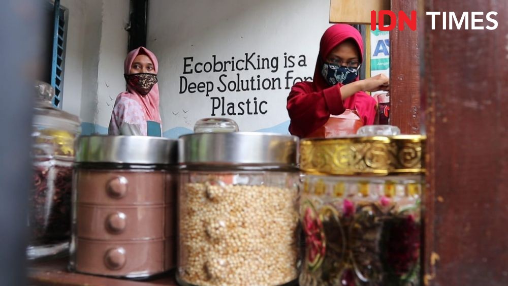 Kafe Unik di Jombang, Nongkrong Sepuasnya Bayar Pakai Sampah Plastik
