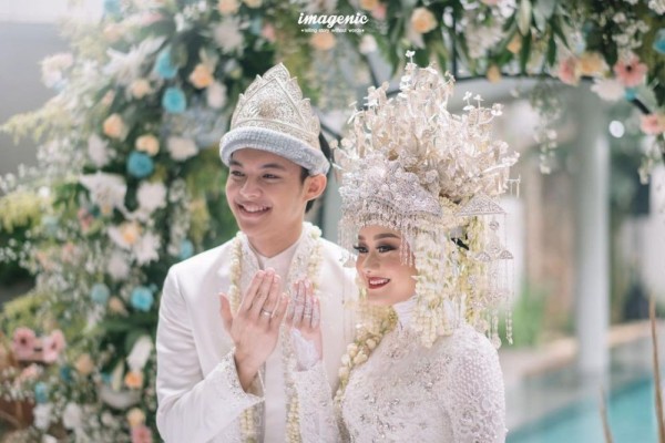 12 Artis yang Menggunakan Adat Palembang untuk Pernikahannya, Anggun!