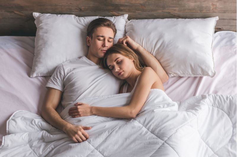 7 Posisi Cuddling Terbaik Dengan Pasangan Bikin Nyaman 7592