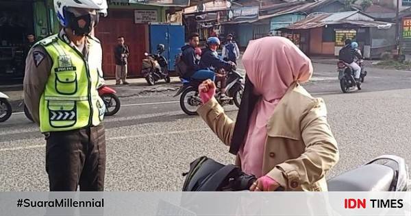 Viral! Wanita Diduga Teriak Laknat Pada Polisi Yang Menyetopnya