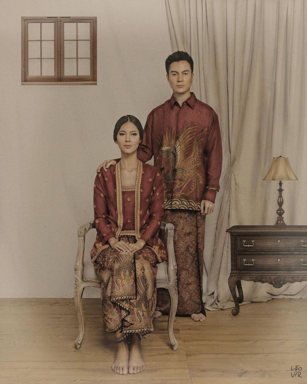 11 Inspirasi Ootd Couple Mengenakan Batik Modis Nan Romantis 