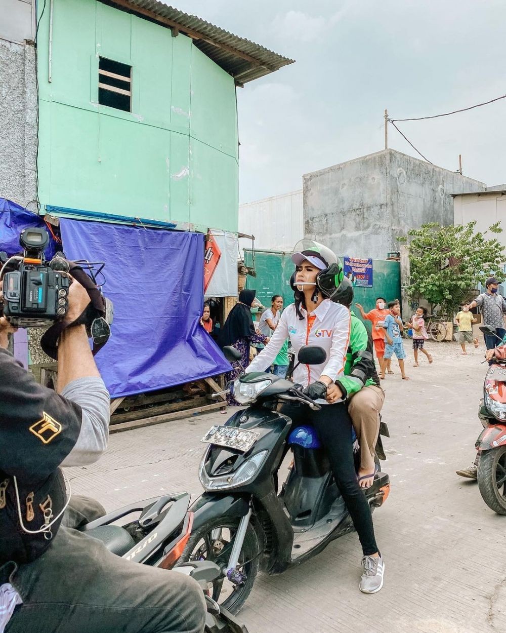 Jadi Host Bedah Rumah, 10 Totalitas Soraya Rasyid Selama Syuting!