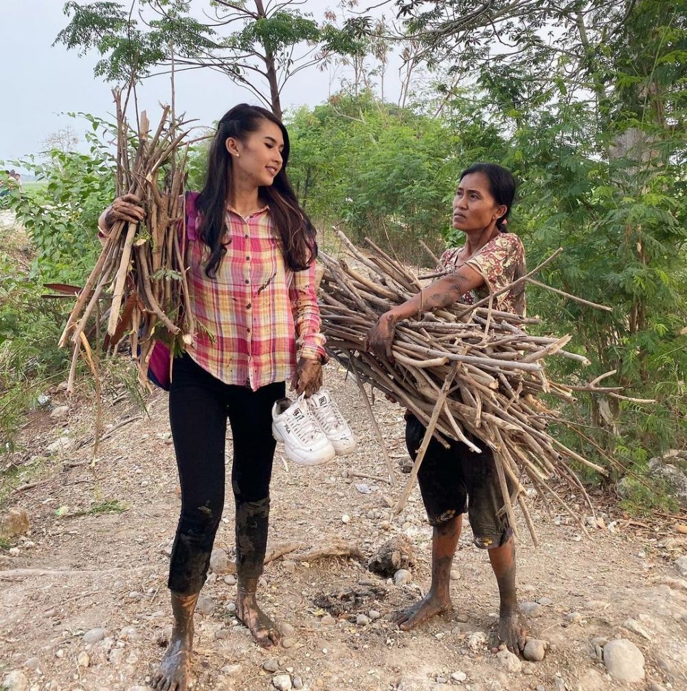 Jadi Host Bedah Rumah, 10 Totalitas Soraya Rasyid Selama Syuting!