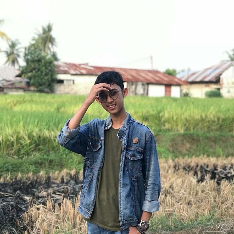 Katanya Mirip Arya Saloka, 10 Potret Seleb TikTok Syuraci Handika